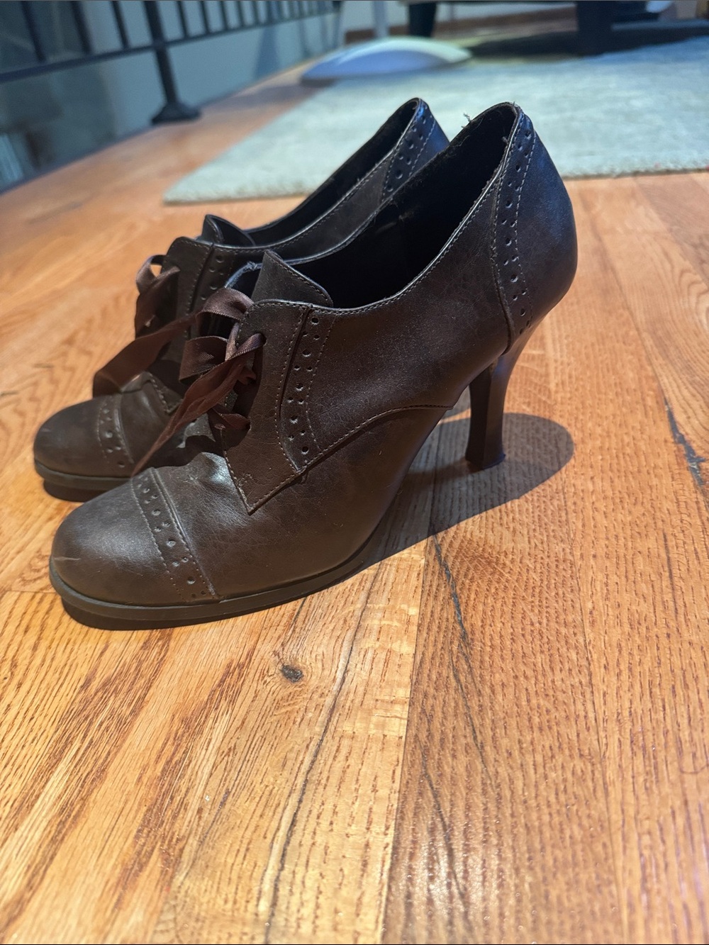 Maurice’s vintage brown heel bootie with ribbon laces size 8